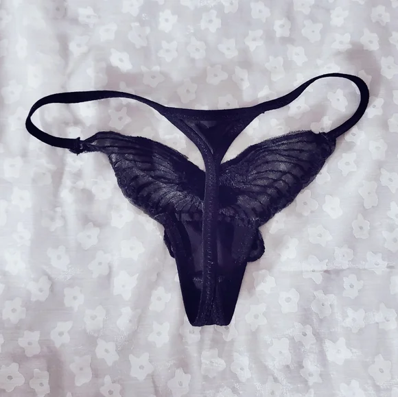 Black Butterfly Low Rise Thöng - Picture 2 of 6